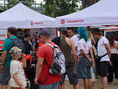 Andrang beim Stand der Johanniter auf der Donauinsel.