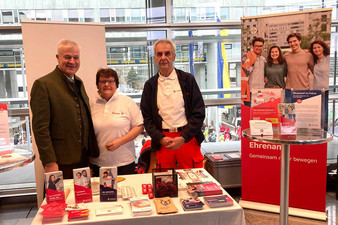 Landesrat Anton Kasser besuchte den Johanniter-Stand bei der Freiwilligenmesse NÖ.