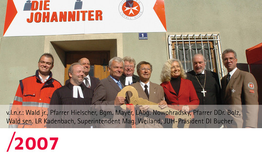 2007: Vertreter der Johanniterm der Kirche und der Gemeinde Orth an der Donau bei der Eröffnung der Rettungsstation