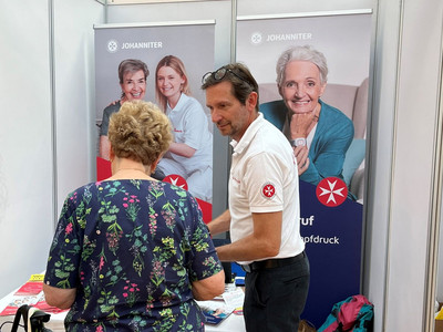 Beratung bei den Senior:innentagen im Donauzentrum (c) Johanniter