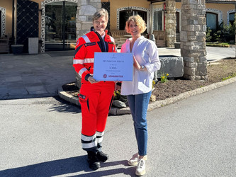 Karin Leeb vom Hotel Hochschober mit den Johannitern (c) Johanniter Kärnten
