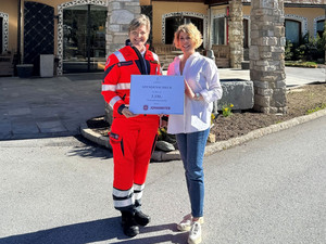 Karin Leeb vom Hotel Hochschober mit den Johannitern (c) Johanniter Kärnten
