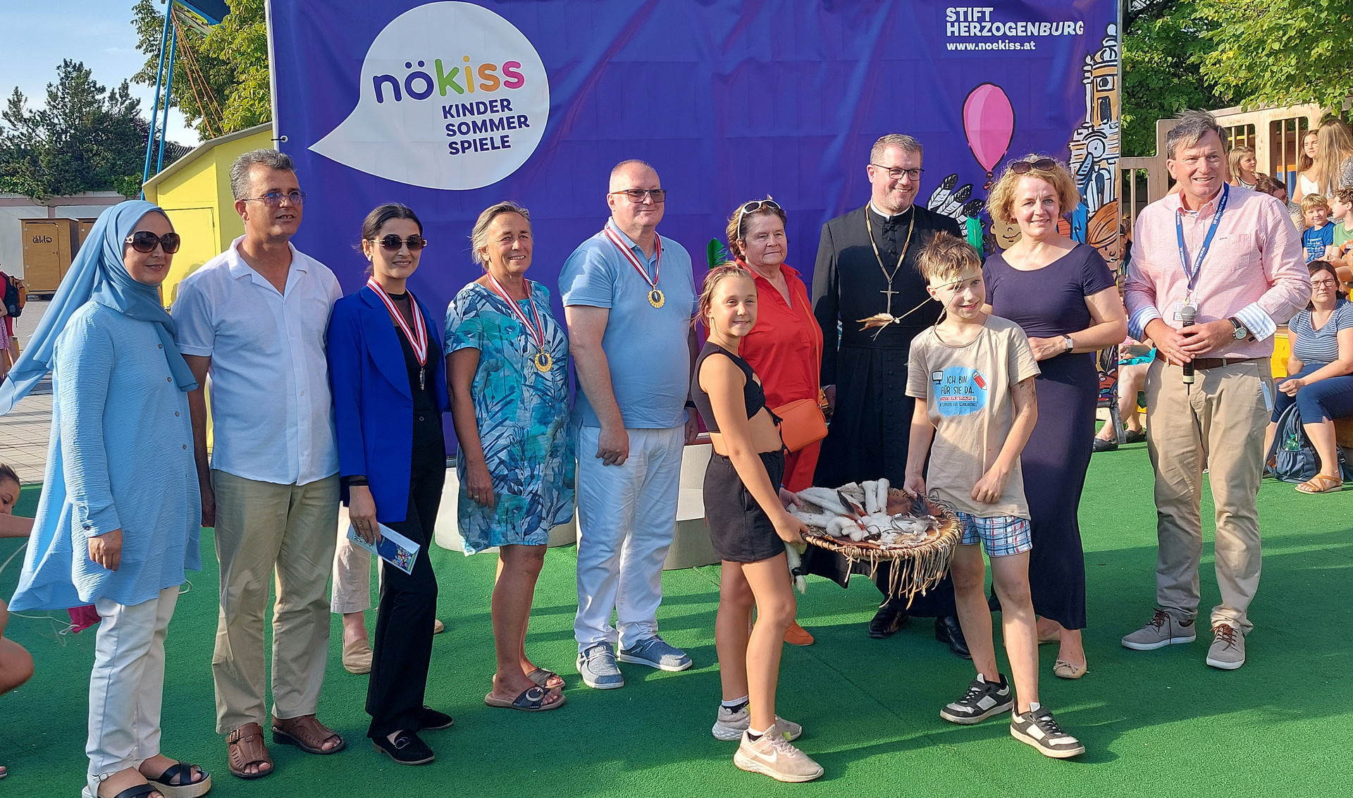 Preisträger:innen und Verantworliche der Weißen Feder