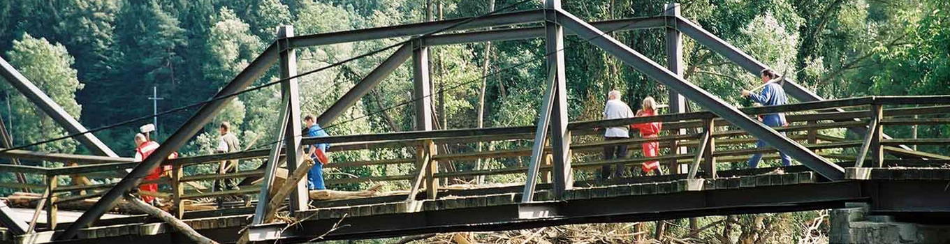 Hochwasser trifft Familien in [ORT]