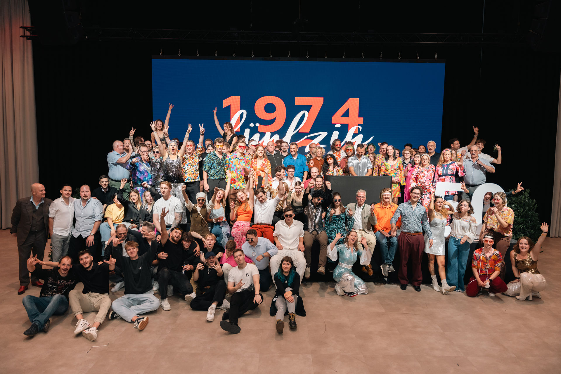 Großes Gruppenfoto, Hintergrund 1974