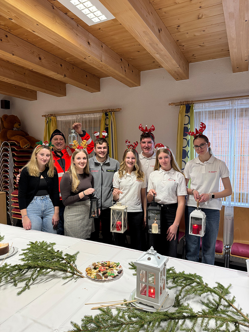 Johanniter Jugend mit Friedenslicht (c) Johanniter