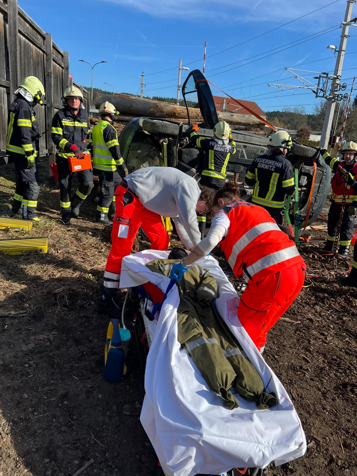 Übung mit der FF Feldkirchen (c) Johanniter