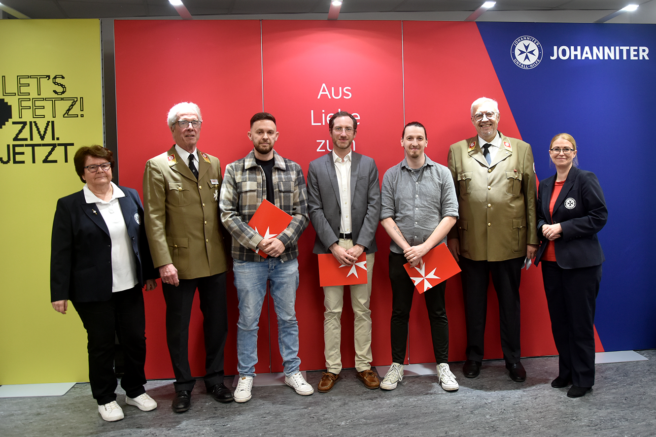 Mitarbeiter:innen bei der Ehrung für 15 Jahre haupt- oder ehrenamtliche Tätigkeit