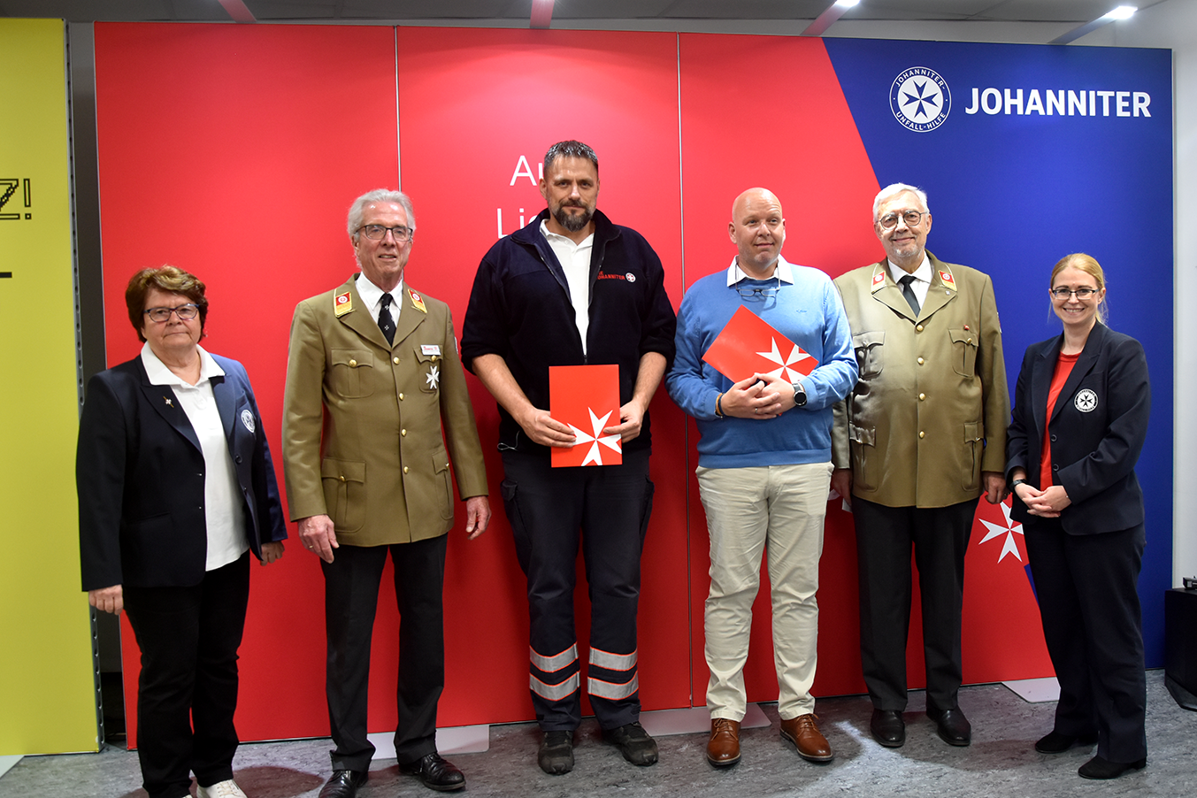 Mitarbeiter:innen bei der Ehrung für 25 Jahre haupt- oder ehrenamtliche Tätigkeit