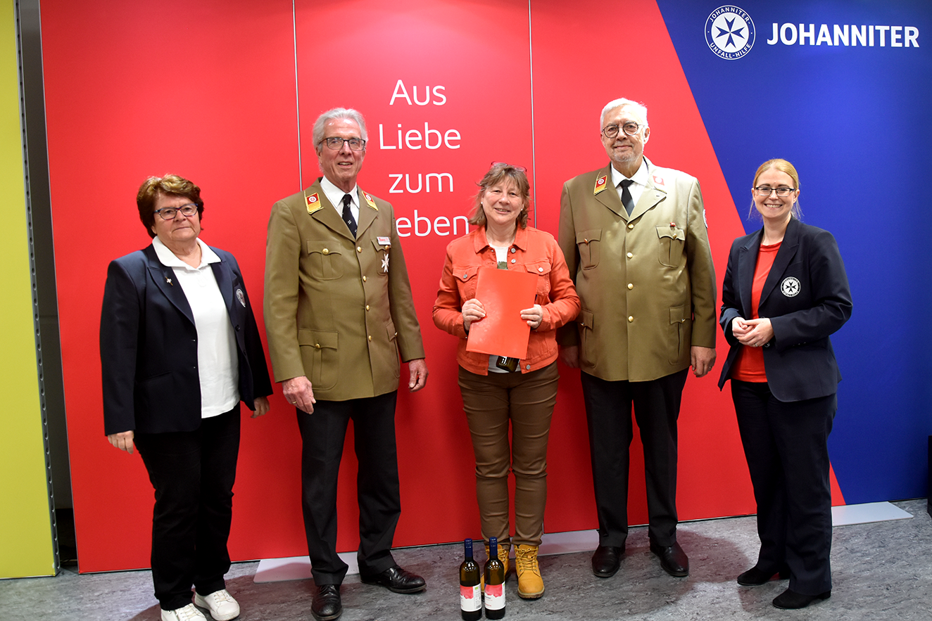 Mitarbeiter:innen bei der Ehrung für 45 Jahre haupt- oder ehrenamtliche Tätigkeit